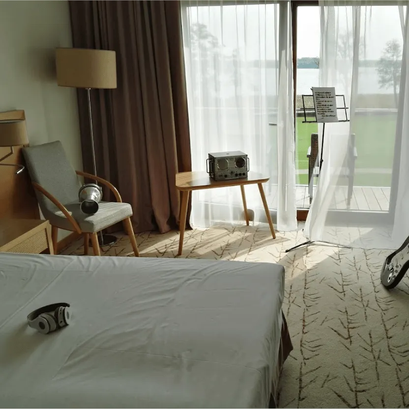 Mobilny escape room w pokojach hotelowych